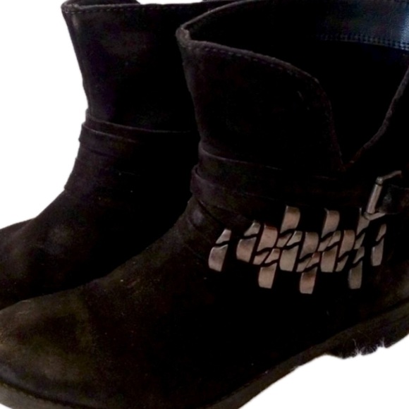 GUC - STEVE MADDEN Black Distressed Suede Boots size 7, gunmetal accents. - Picture 2 of 6